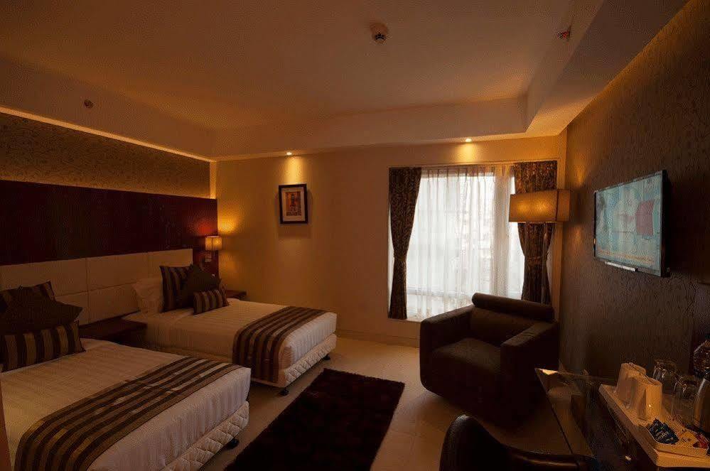 Hotel Celesta - Calcutta  Esterno foto