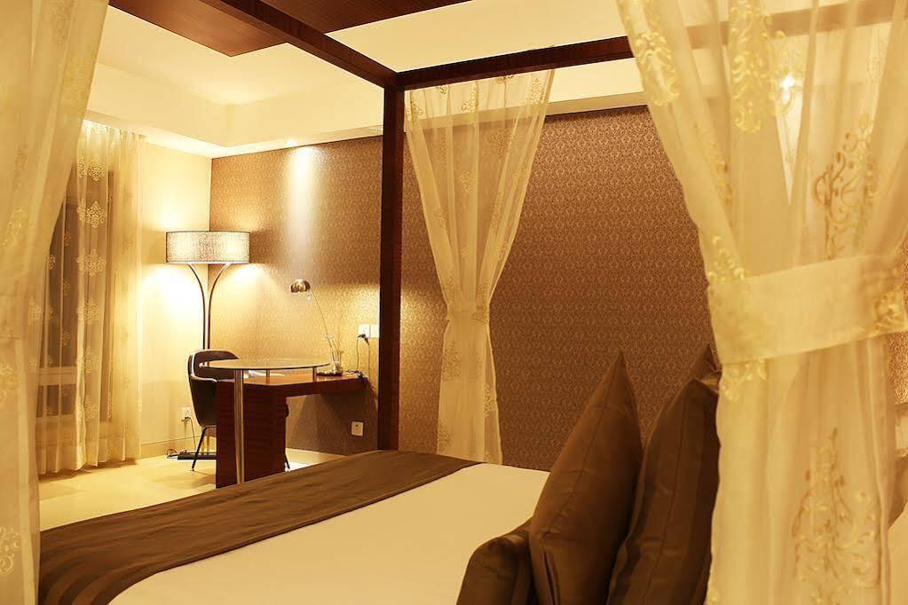 Hotel Celesta - Calcutta  Esterno foto